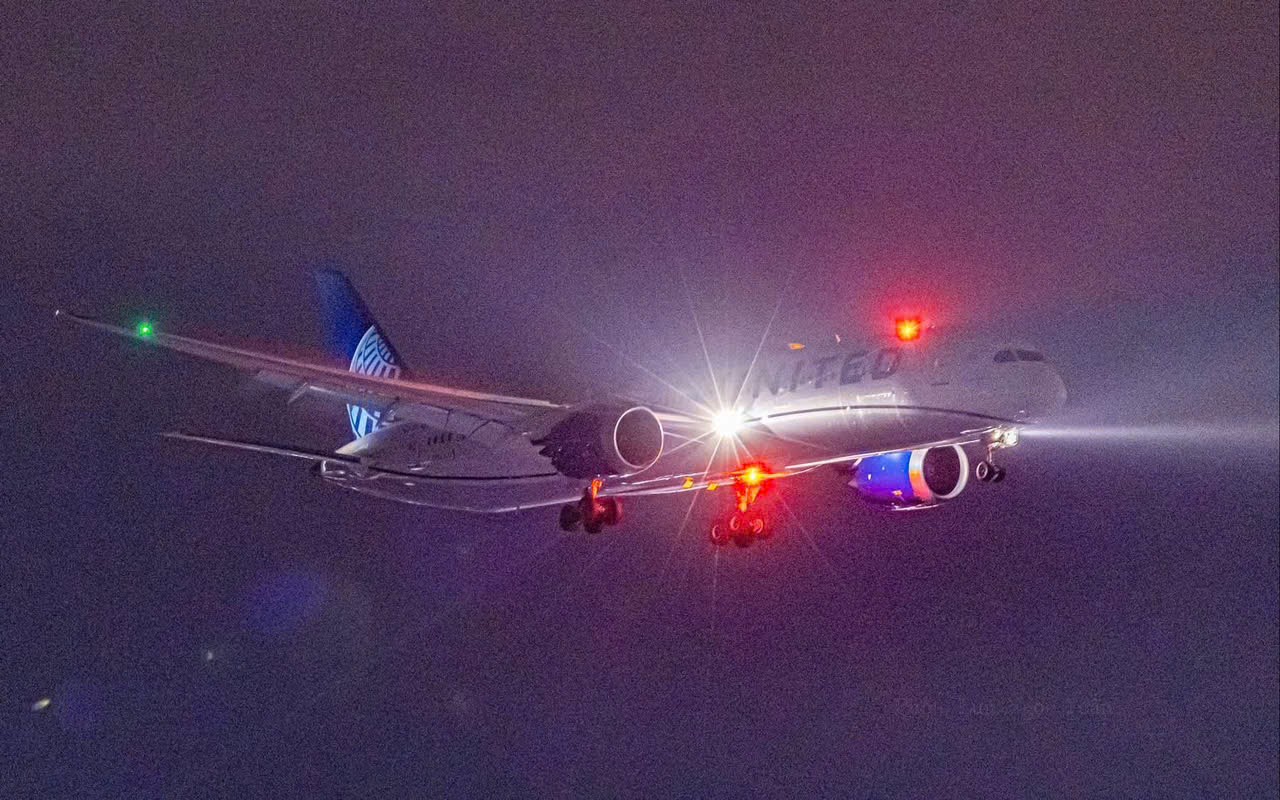 United Airlines cargo Vietnam